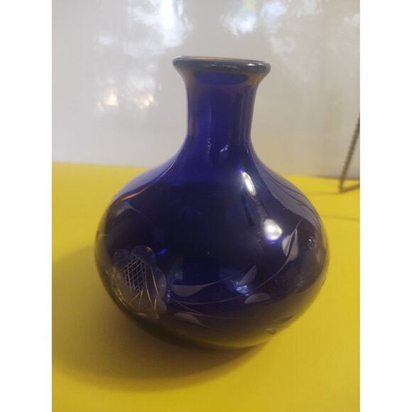 Vintage Bohemian Czech Cobalt Blue Cut to Clear Glass Vase 4.75" - Picture 6 of 13